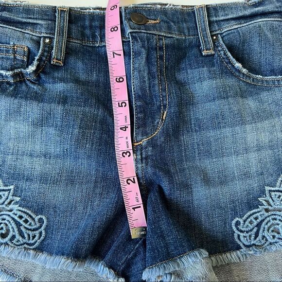 Joe’s Jeans The Ozzie Embroidered Floral Cut Off Shorts - Picture 7 of 8